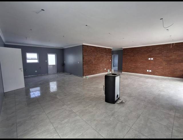 3 BEDROOM HOUSE FOR SALE IN GOLDEN MILE